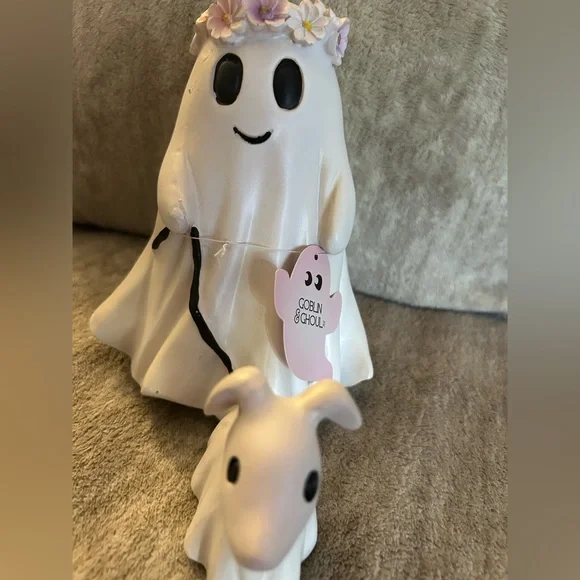 GOBLIN & GHOUL Ghost Girl W Flower Crown Walking Dog Figurine Tabletop Decor NWT - Picture 2 of 5